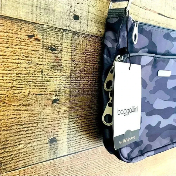 NWT Camouflage Baggallini Joey Bagg Crossbody - Picture 5 of 11